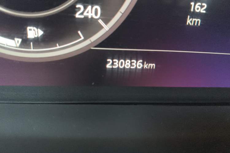 Used Land Rover Discovery 2018 3.0 SC V6 HSE Odometer Close Up