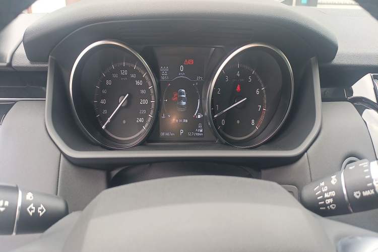 Used Land Rover Discovery 2018 3.0 SC V6 SE Odometer Close Up