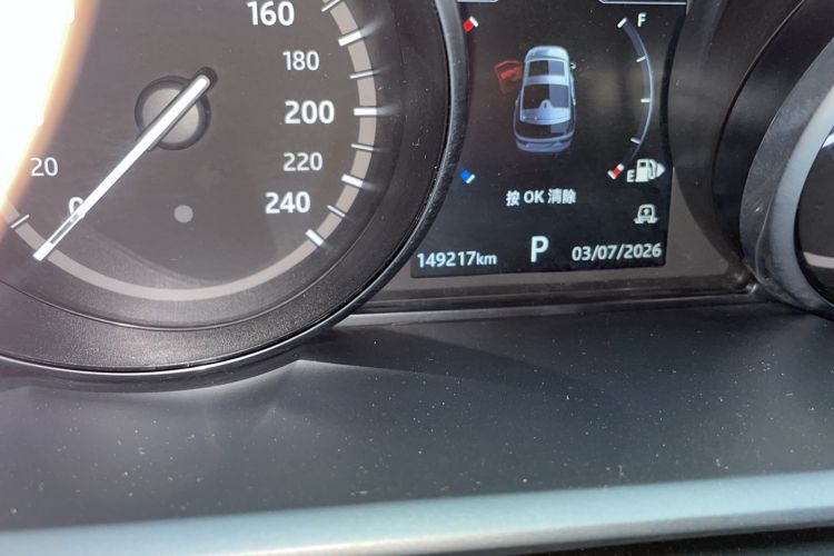 Used Land Rover Discovery 2018 3.0 SC V6 SE Odometer Close Up