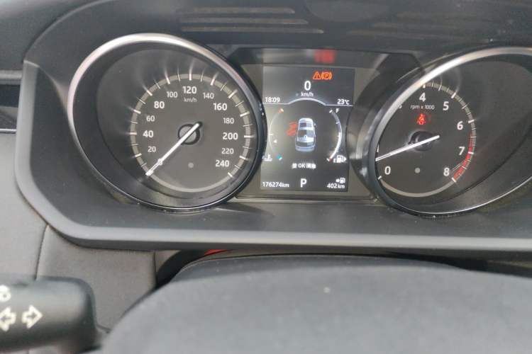 Used Land Rover Discovery 2018 3.0 SC V6 SE Odometer Close Up