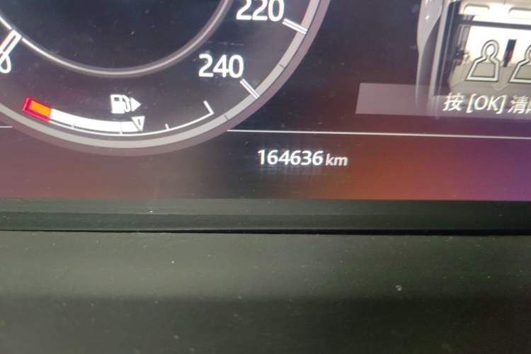 Used Land Rover Discovery 2018 3.0 SC V6 HSE Odometer Close Up