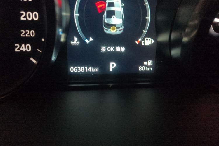 Used Land Rover Discovery 2018 3.0 SC V6 SE Odometer Close Up