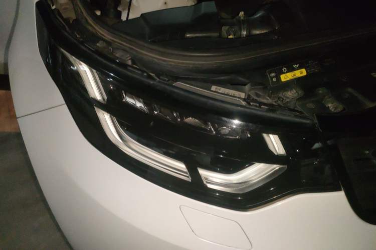 Used Land Rover Discovery 2018 3.0 SC V6 SE Right Front Headlight