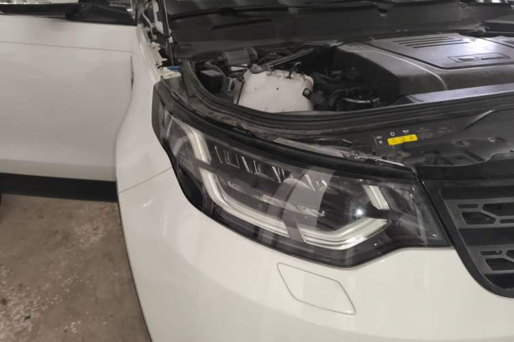 Used Land Rover Discovery 2018 2.0T SE Right Front Headlight
