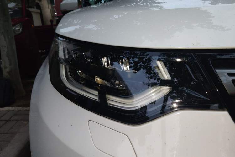 Used Land Rover Discovery 2018 3.0 SC V6 SE Right Front Headlight