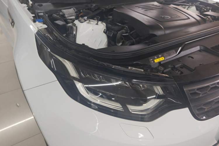 Used Land Rover Discovery 2018 2.0T SE Right Front Headlight