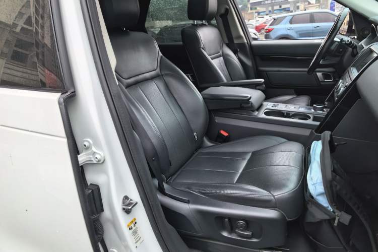 Used Land Rover Discovery 2018 3.0 SC V6 SE Right Front Seat
