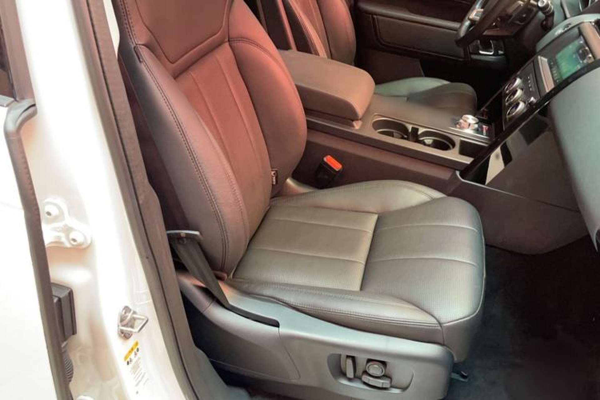 Used Land Rover Discovery 2018 3.0 SC V6 SE Right Front Seat
