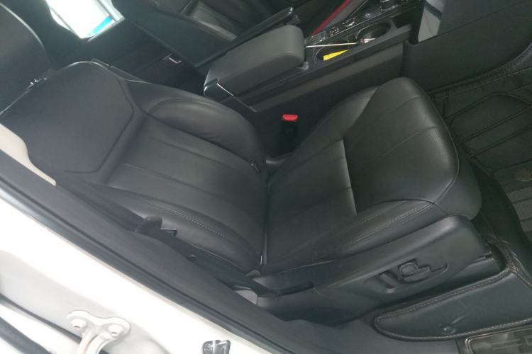 Used Land Rover Discovery 2018 2.0T SE Right Front Seat