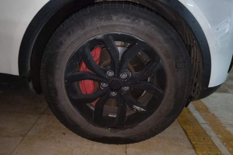 Used Land Rover Discovery 2018 3.0 SC V6 SE Right Front Wheel Hub