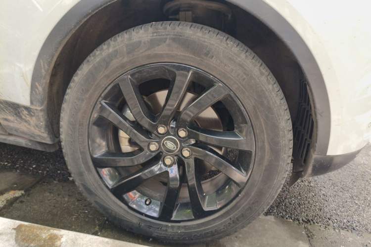 Used Land Rover Discovery 2018 2.0T Special Edition Right Front Wheel Hub