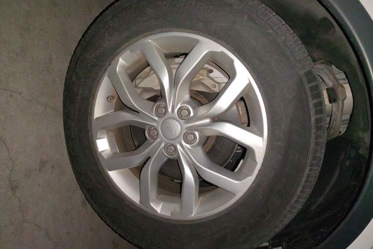 Used Land Rover Discovery 2018 3.0 SC V6 SE Right Front Wheel Hub