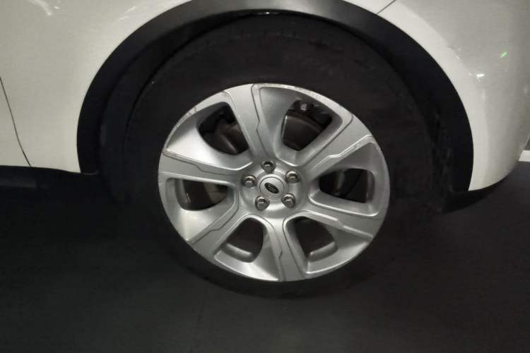 Used Land Rover Discovery 2018 2.0T SE Right Front Wheel Hub