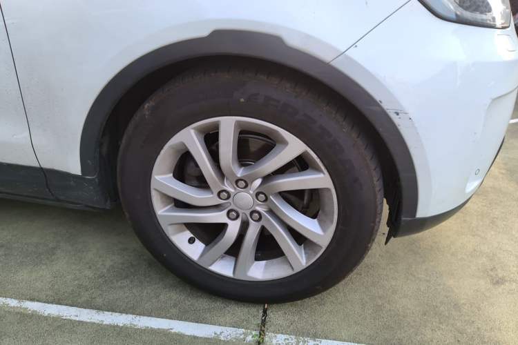 Used Land Rover Discovery 2018 2.0T SE Right Front Wheel Hub