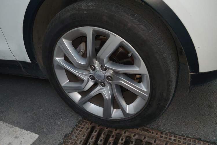 Used Land Rover Discovery 2018 3.0 SC V6 SE Right Front Wheel Hub