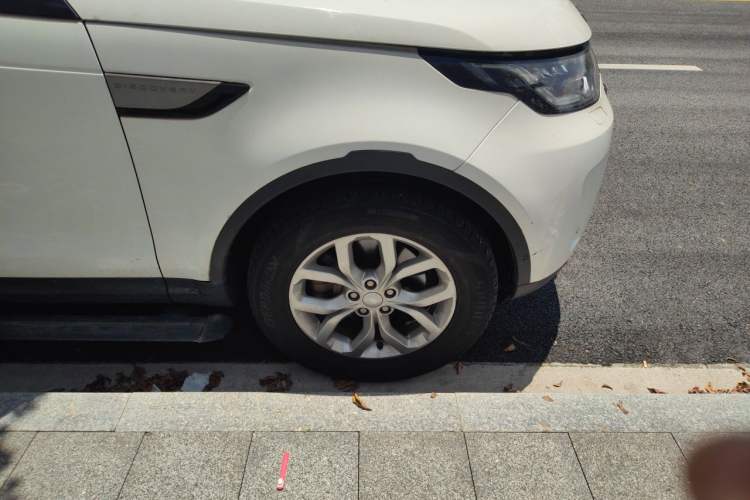 Used Land Rover Discovery 2018 2.0T SE Right Front Wheel Hub