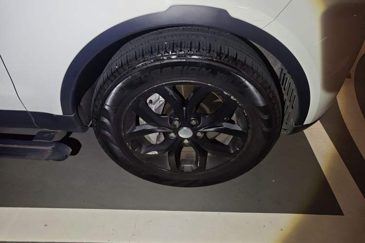 Used Land Rover Discovery 2018 3.0 SC V6 SE Right Front Wheel Hub