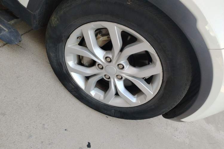 Used Land Rover Discovery 2018 3.0 SC V6 SE Right Front Wheel Hub