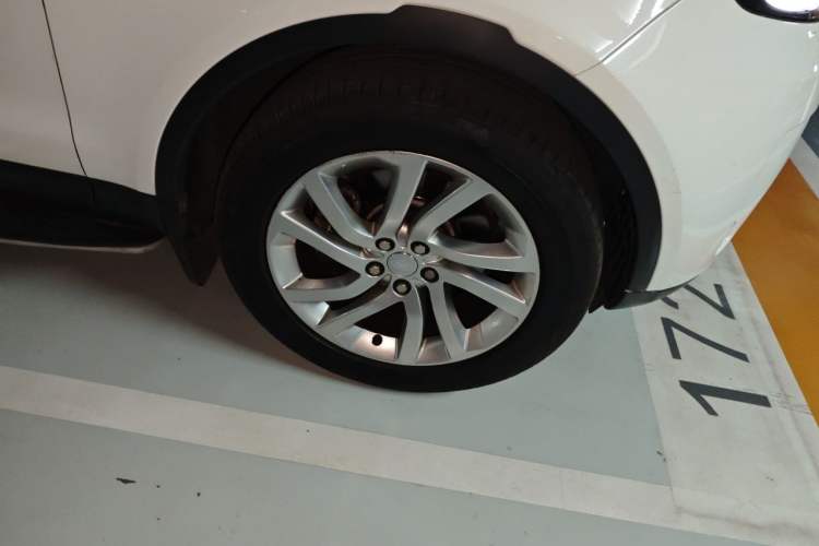 Used Land Rover Discovery  Right Front Wheel Hub