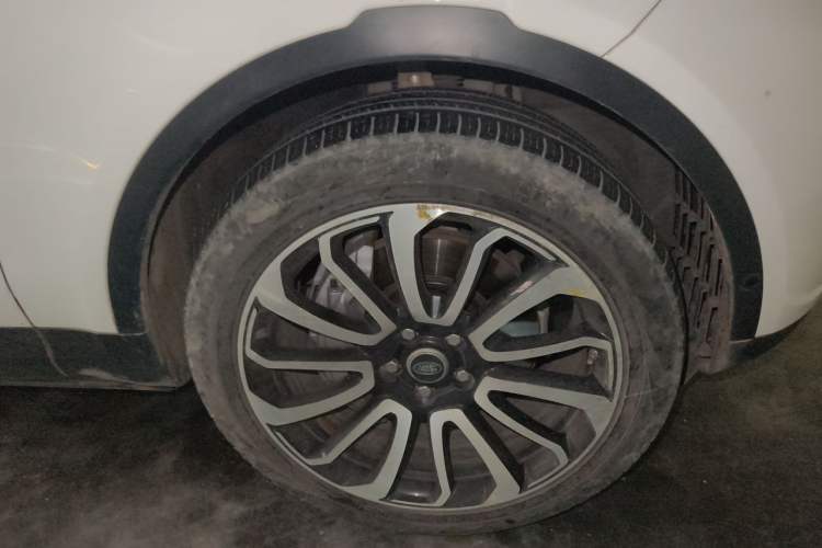 Used Land Rover Discovery 2018 3.0 SC V6 SE Right Front Wheel Hub