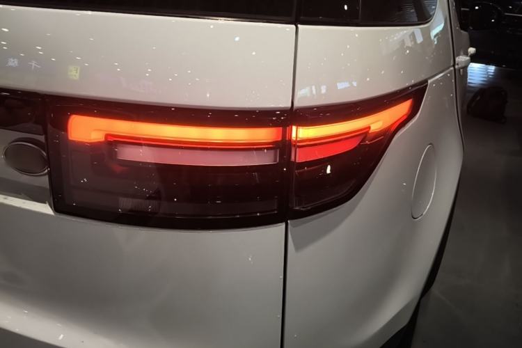 Used Land Rover Discovery 2018 2.0T Special Edition Right Rear Taillight