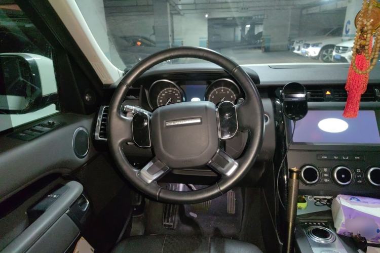 Used Land Rover Discovery 2018 3.0 SC V6 SE Steering Wheel