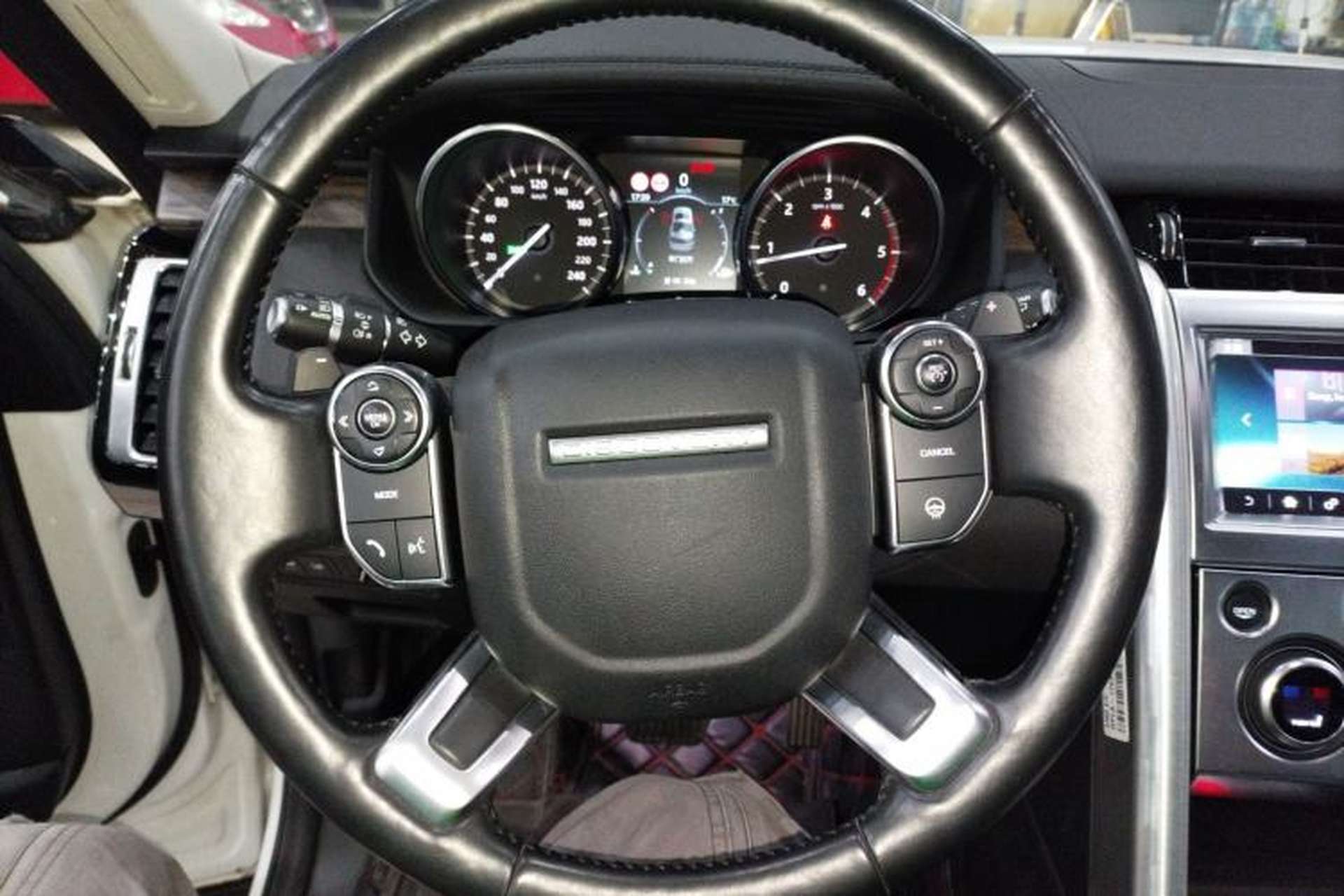 Used Land Rover Discovery 2018 5th Generation 2.0T SE Steering Wheel