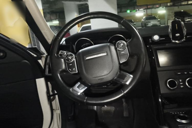 Used Land Rover Discovery 2018 2.0T SE Steering Wheel