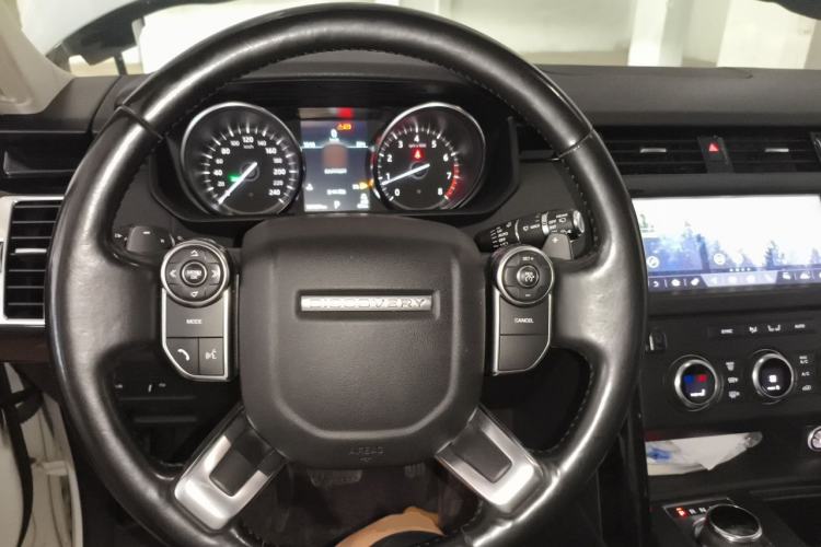 Used Land Rover Discovery 2018 2.0T SE Steering Wheel
