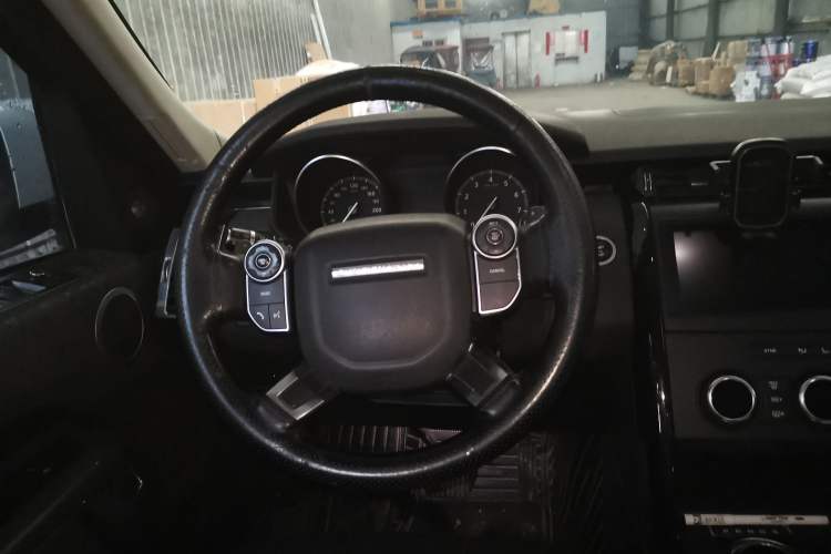 Used Land Rover Discovery 2018 3.0 SC V6 SE Steering Wheel
