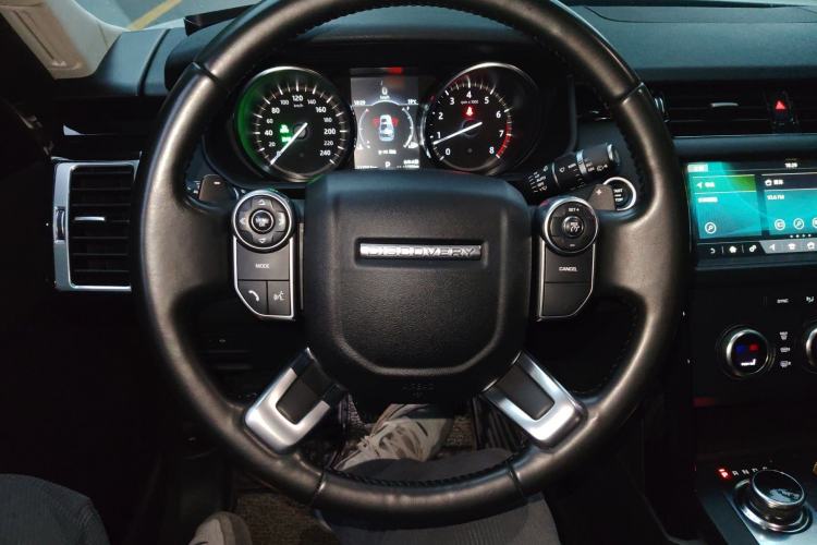 Used Land Rover Discovery 2018 3.0 SC V6 SE Steering Wheel