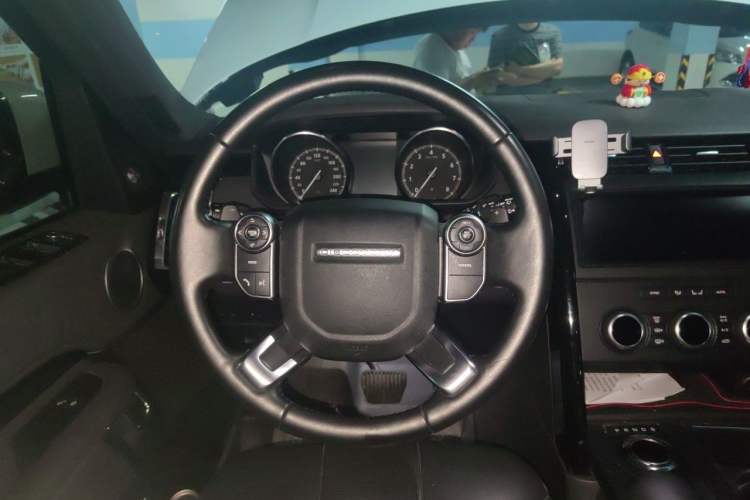 Used Land Rover Discovery 2018 3.0 SC V6 SE Steering Wheel