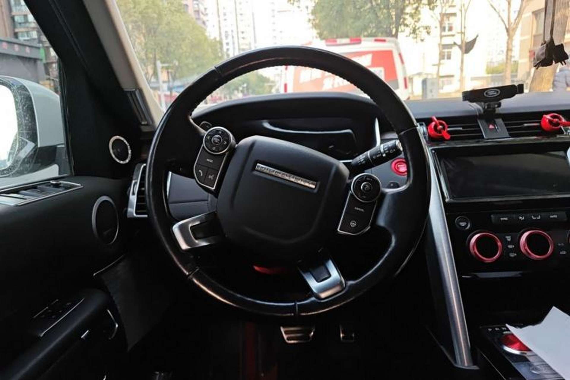 Used Land Rover Discovery 2018 3.0 SC V6 HSE Steering Wheel