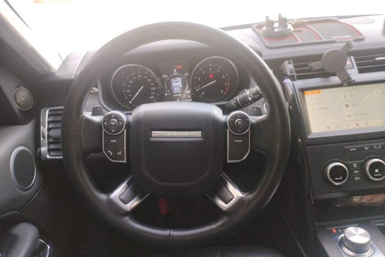 Used Land Rover Discovery 2018 3.0 SC V6 SE Steering Wheel
