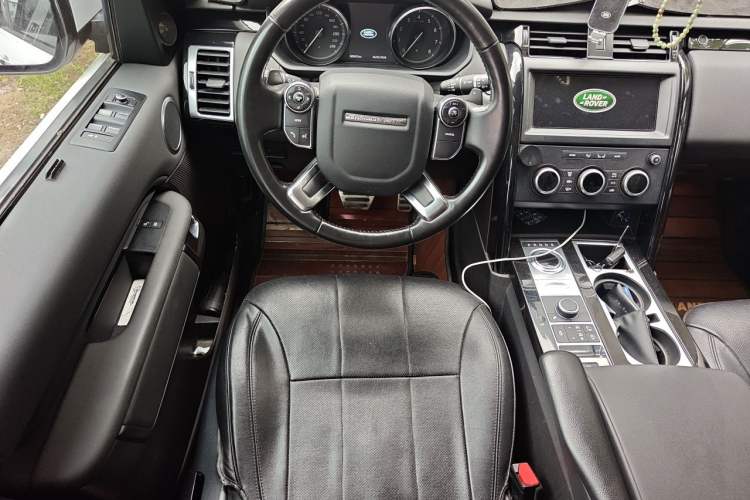 Used Land Rover Discovery 2018 2.0T SE Steering Wheel