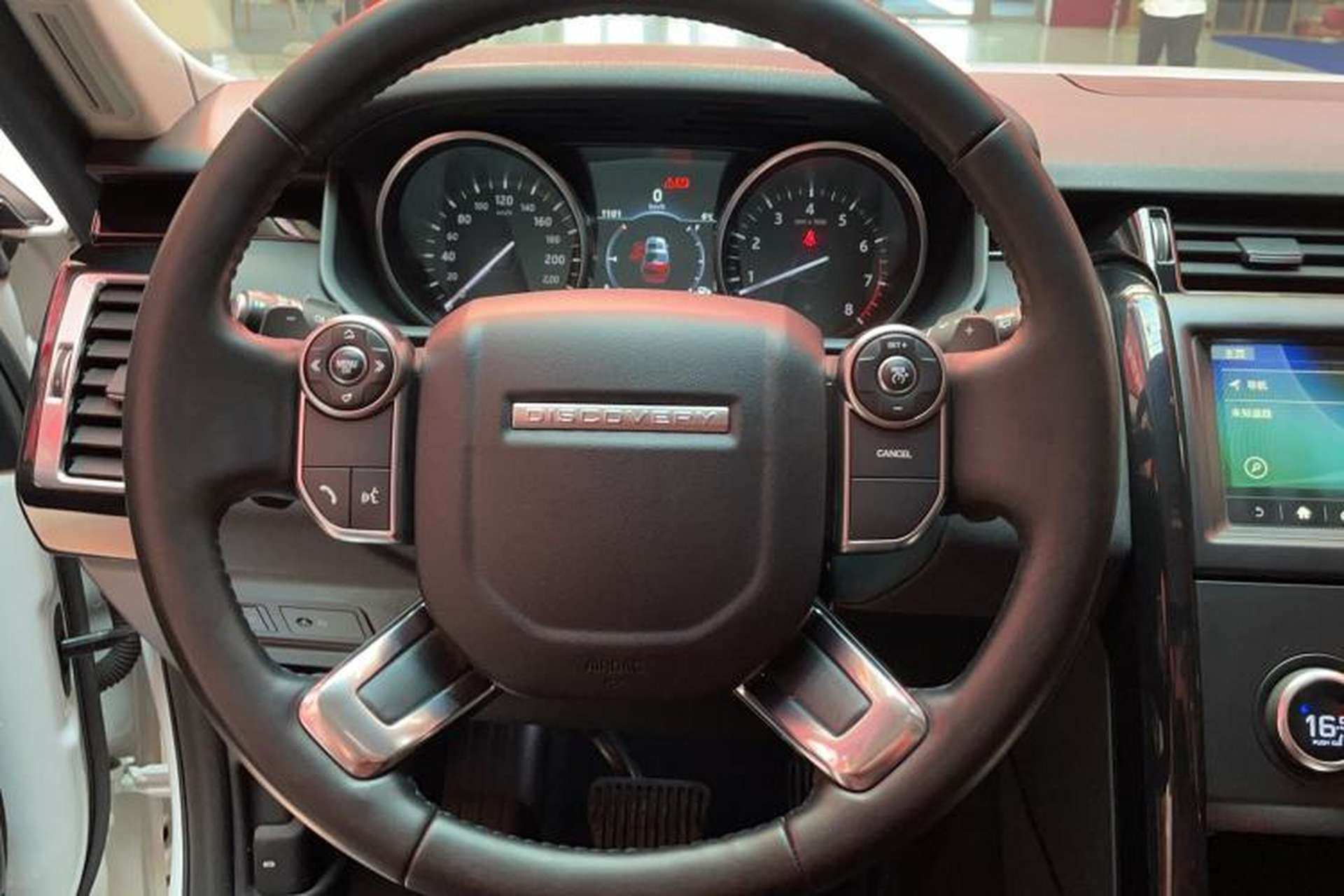 Used Land Rover Discovery 2018 3.0 SC V6 SE Steering Wheel