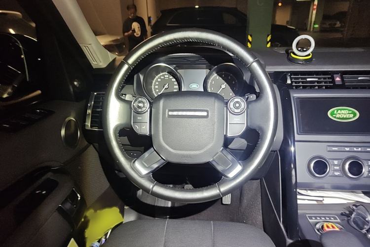 Used Land Rover Discovery 2018 3.0 SC V6 SE Steering Wheel
