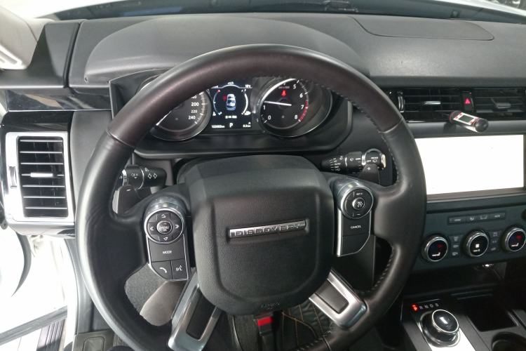 Used Land Rover Discovery 2018 2.0T SE Steering Wheel