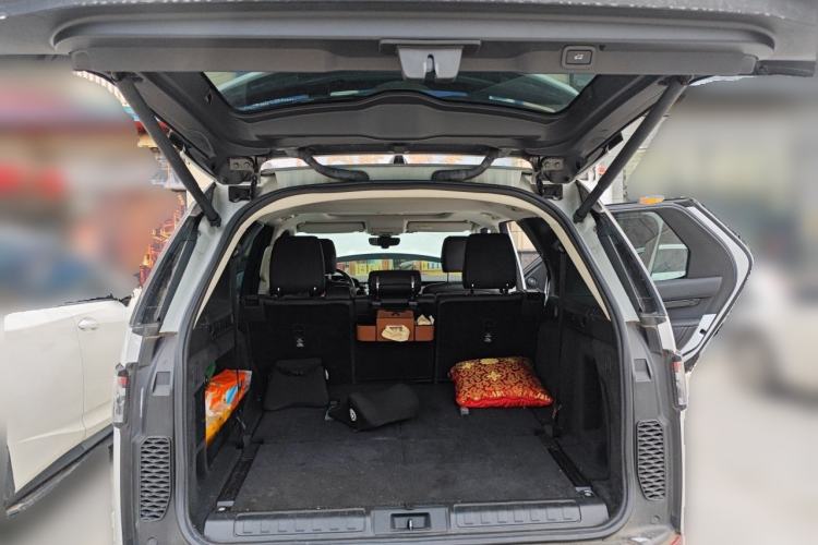 Used Land Rover Discovery 2018 2.0T SE Trunk