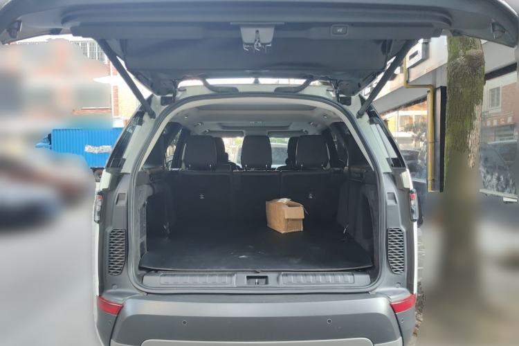 Used Land Rover Discovery 2018 3.0 SC V6 SE Trunk