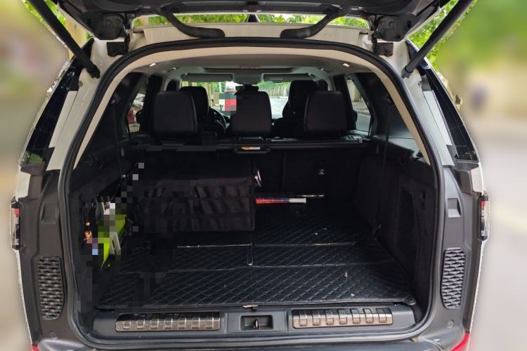 Used Land Rover Discovery 2018 3.0 SC V6 SE Trunk