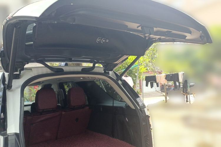 Used Land Rover Discovery 2018 3.0 SC V6 SE Trunk