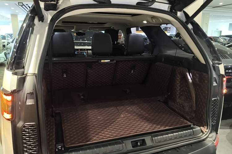Used Land Rover Discovery 2018 2.0T Special Edition Trunk