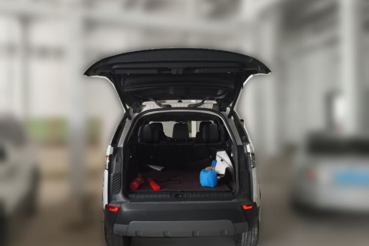 Used Land Rover Discovery 2018 2.0T SE Trunk