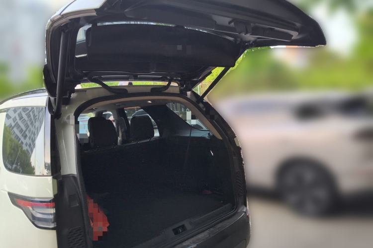 Used Land Rover Discovery 2018 2.0T SE Trunk