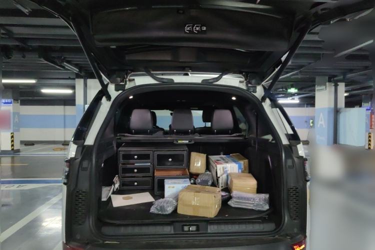 Used Land Rover Discovery 2018 3.0 SC V6 SE Trunk