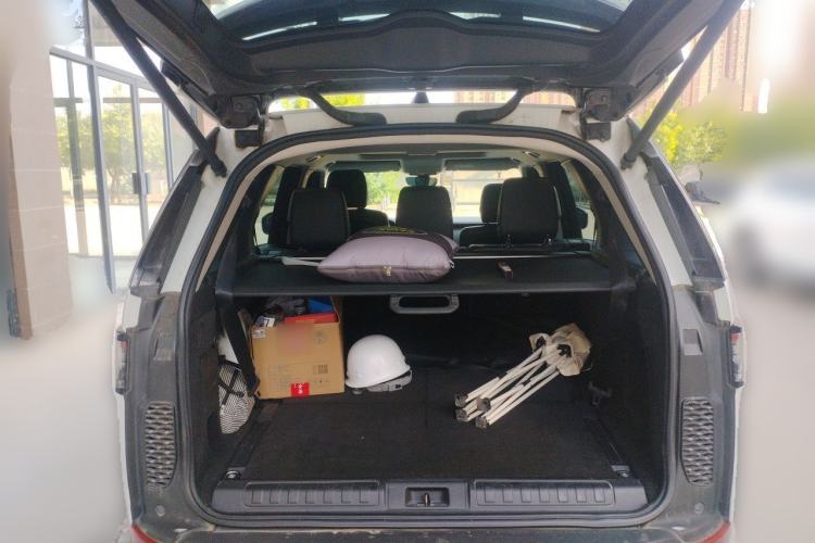 Used Land Rover Discovery 2018 3.0 SC V6 SE Trunk