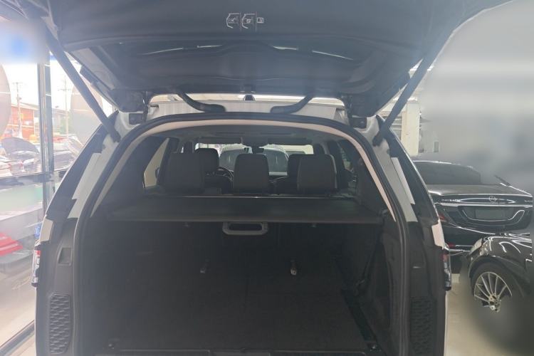 Used Land Rover Discovery 2018 2.0T SE Trunk