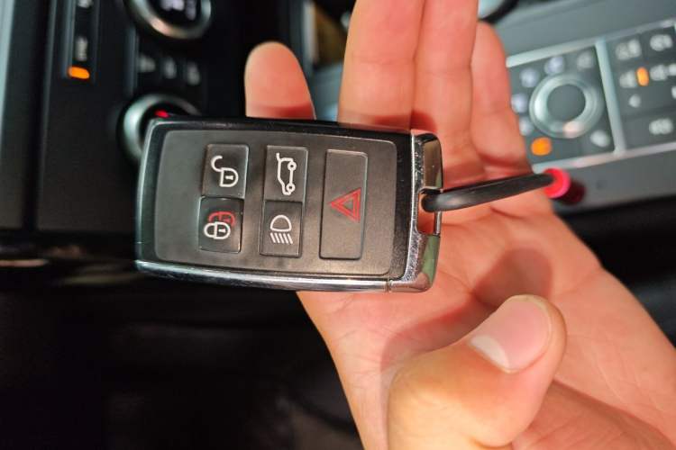 Used Land Rover Discovery 2018 3.0 SC V6 SE Vehicle Key