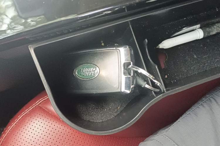 Used Land Rover Discovery 2018 3.0 SC V6 SE Vehicle Key